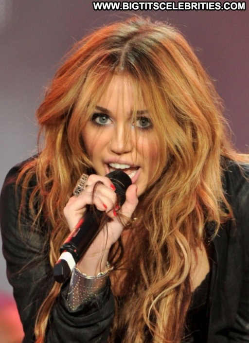 Miley Cyrus Spain Babe Celebrity Posing Hot Beautiful Spa Paparazzi Straight