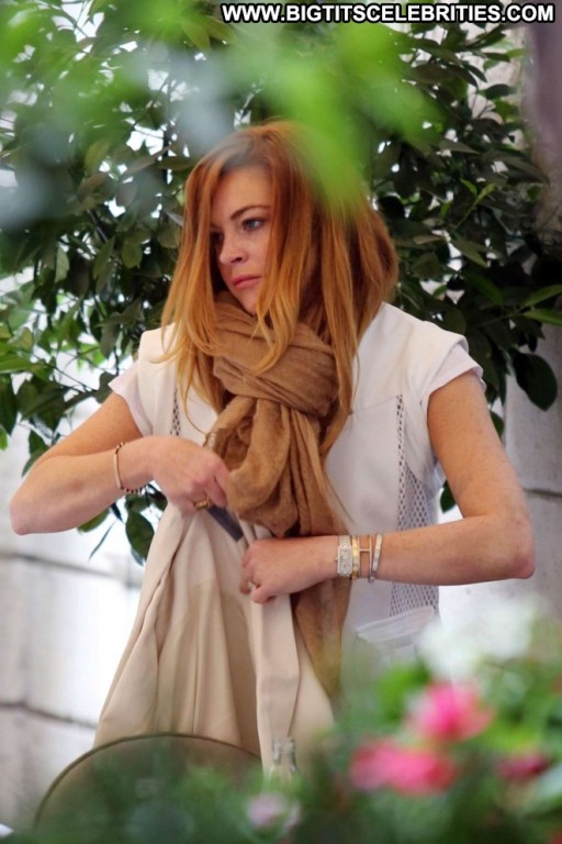 Lindsay Lohan Celebrity Beautiful Posing Hot Straight Paparazzi Shopping Babe