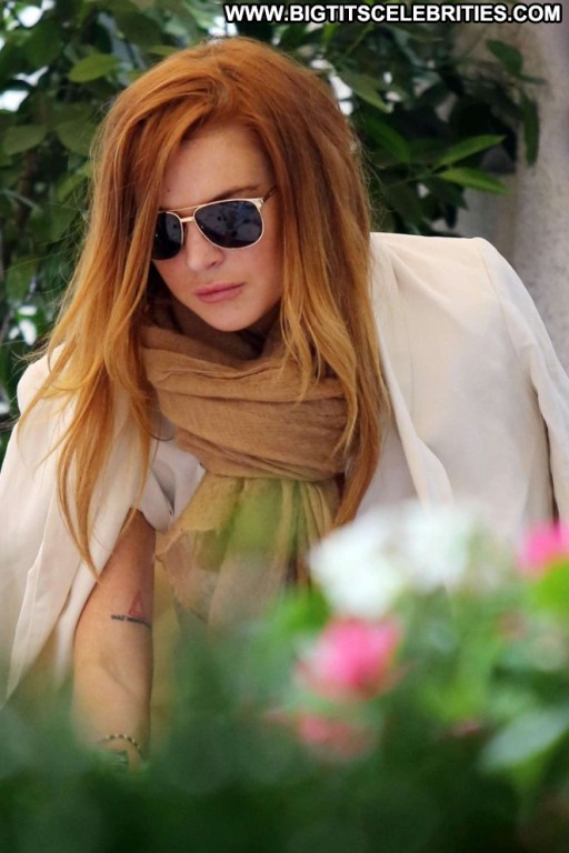 Lindsay Lohan Celebrity Beautiful Posing Hot Straight Paparazzi Shopping Babe