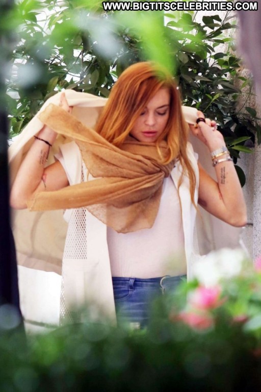 Lindsay Lohan Celebrity Beautiful Posing Hot Straight Paparazzi Shopping Babe