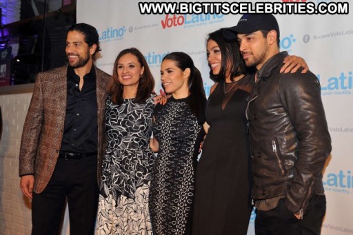 Rosario Dawson Posing Hot Babe Celebrity Beautiful Latin Paparazzi Latino Straight