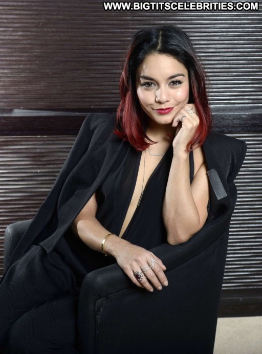 Vanessa Hudgens Posing Hot Paris Celebrity Beautiful Babe Paparazzi Straight