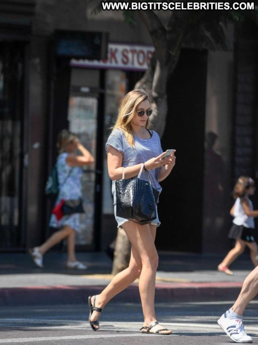 Elizabeth Olsen Beautiful Straight Posing Hot Shorts Hollywood Babe Celebrity Paparazzi