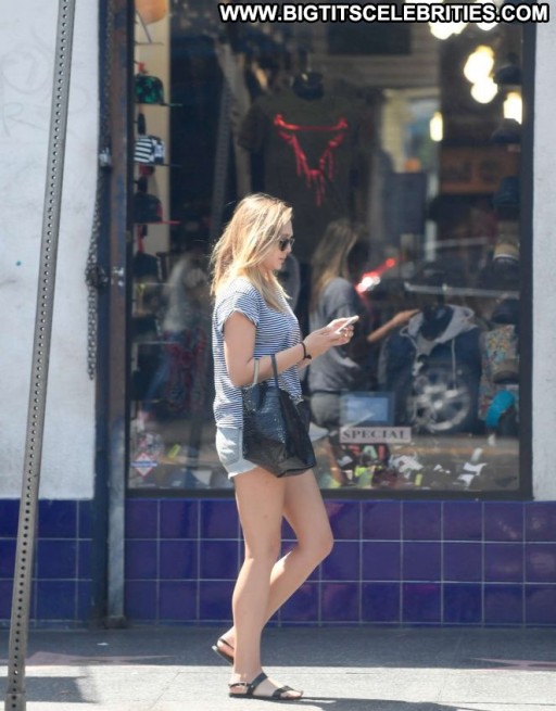 Elizabeth Olsen Beautiful Straight Posing Hot Shorts Hollywood Babe Celebrity Paparazzi