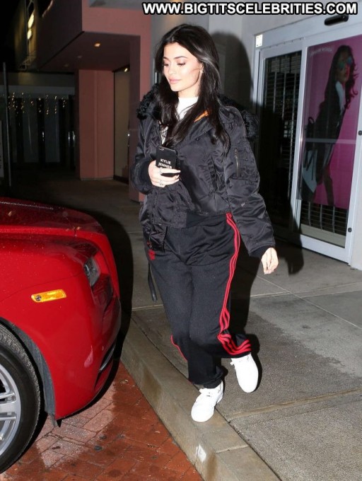 Kylie Jenner Posing Hot Celebrity Beautiful Babe Straight Paparazzi