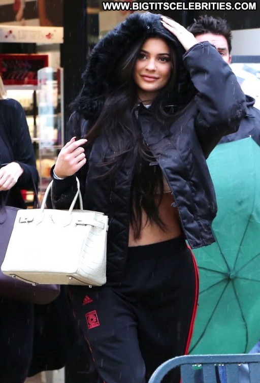 Kylie Jenner Posing Hot Celebrity Beautiful Babe Straight Paparazzi