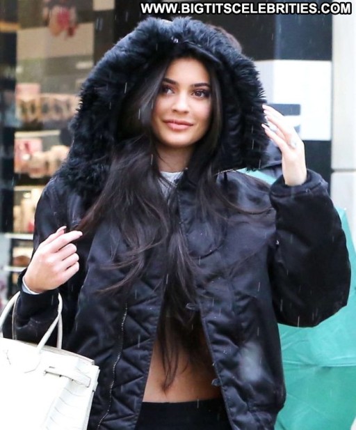 Kylie Jenner Posing Hot Celebrity Beautiful Babe Straight Paparazzi