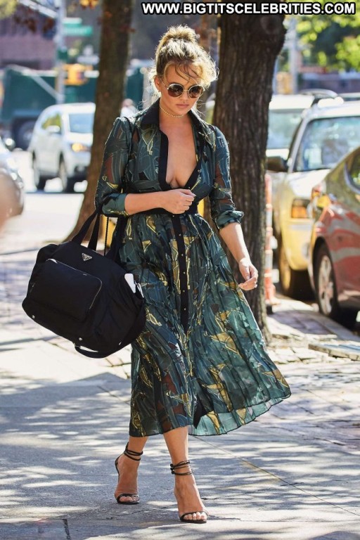 Chrissy Teigen Babe New York Beautiful Celebrity Paparazzi Straight Posing Hot
