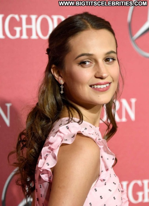 Alicia Vikander International Celebrity Babe Straight Beautiful Paparazzi Posing Hot