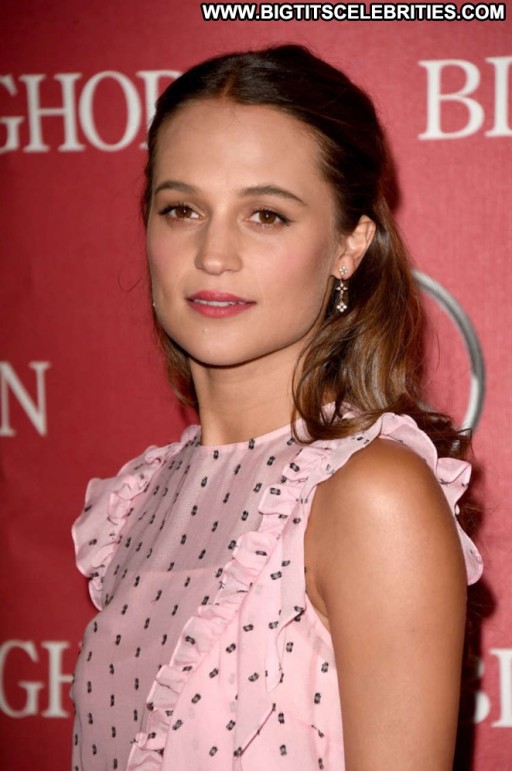 Alicia Vikander International Celebrity Babe Straight Beautiful Paparazzi Posing Hot