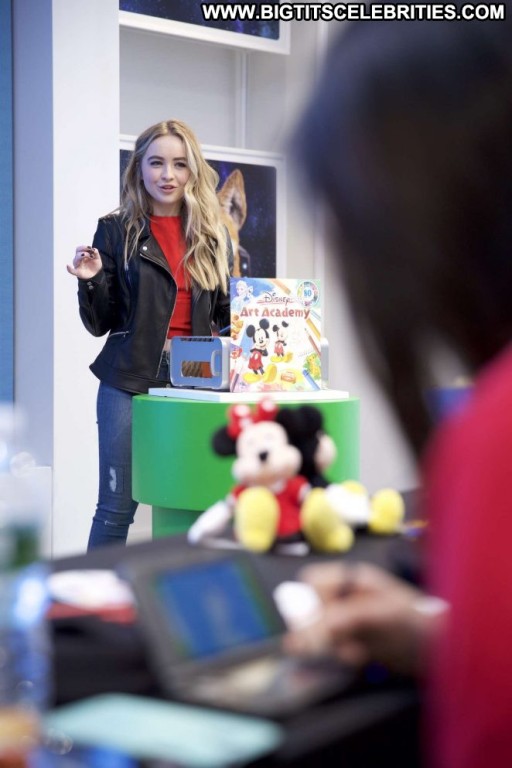 Sabrina Carpenter Straight Car Babe Beautiful Paparazzi Celebrity New York Posing Hot