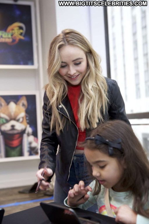 Sabrina Carpenter Straight Car Babe Beautiful Paparazzi Celebrity New York Posing Hot