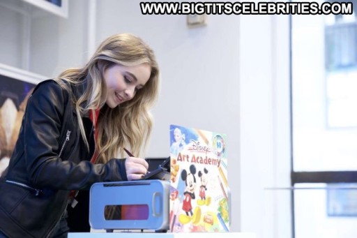 Sabrina Carpenter Straight Car Babe Beautiful Paparazzi Celebrity New York Posing Hot