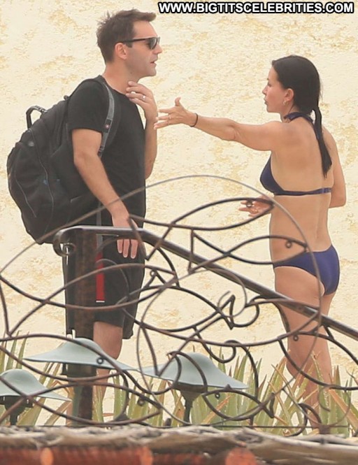 Courteney Cox Celebrity Paparazzi Bikini Posing Hot Black Straight Babe Beautiful