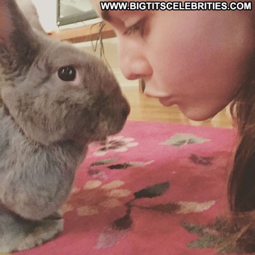 Emily Ratajkowski Paparazzi Celebrity Posing Hot Babe Beautiful Straight