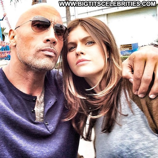 Emily Ratajkowski Paparazzi Celebrity Posing Hot Babe Beautiful Straight