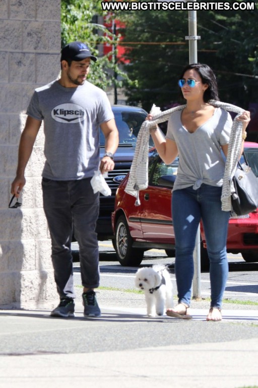 Demi Lovato Posing Hot Beautiful Straight Paparazzi Babe Celebrity