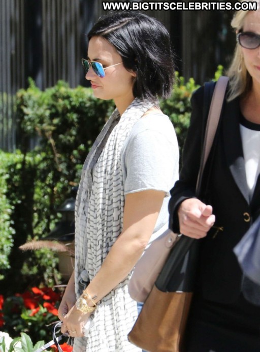 Demi Lovato Posing Hot Beautiful Straight Paparazzi Babe Celebrity