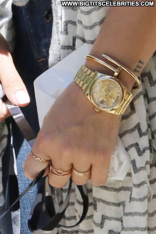 Demi Lovato Posing Hot Beautiful Straight Paparazzi Babe Celebrity