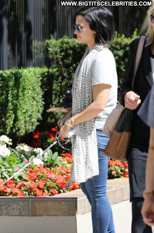 Demi Lovato Posing Hot Beautiful Straight Paparazzi Babe Celebrity