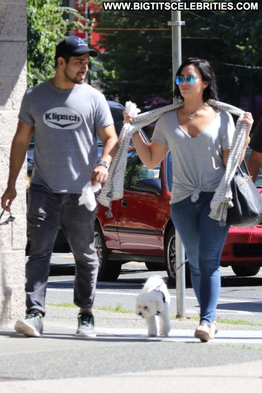 Demi Lovato Posing Hot Beautiful Straight Paparazzi Babe Celebrity