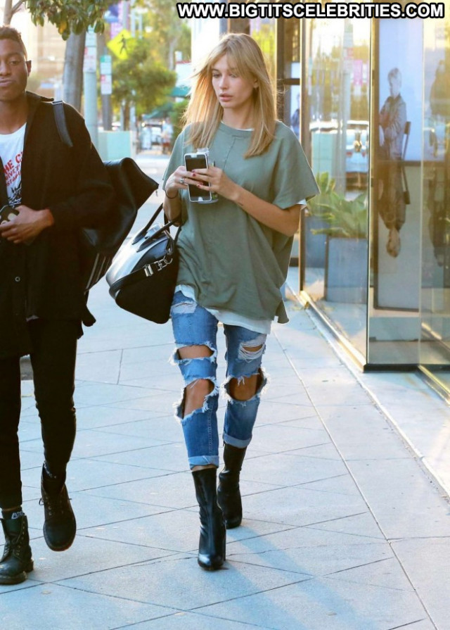 Hailey Baldwin Jeans Celebrity Babe Paparazzi Beautiful Posing Hot