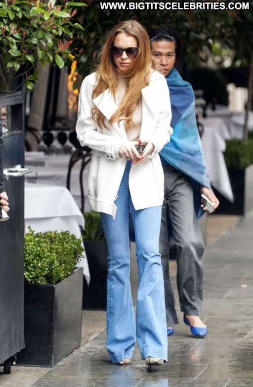 Lindsay Lohan Beautiful Paparazzi London Celebrity Babe Posing Hot Straight