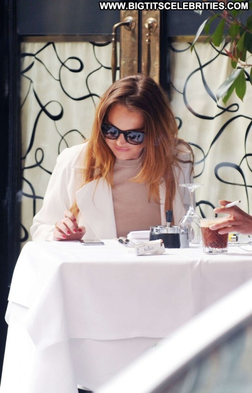 Lindsay Lohan Beautiful Paparazzi London Celebrity Babe Posing Hot Straight