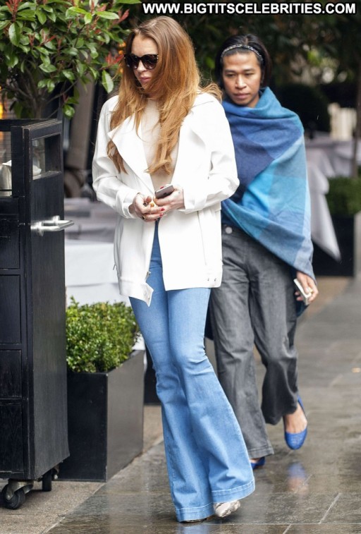 Lindsay Lohan Beautiful Paparazzi London Celebrity Babe Posing Hot Straight