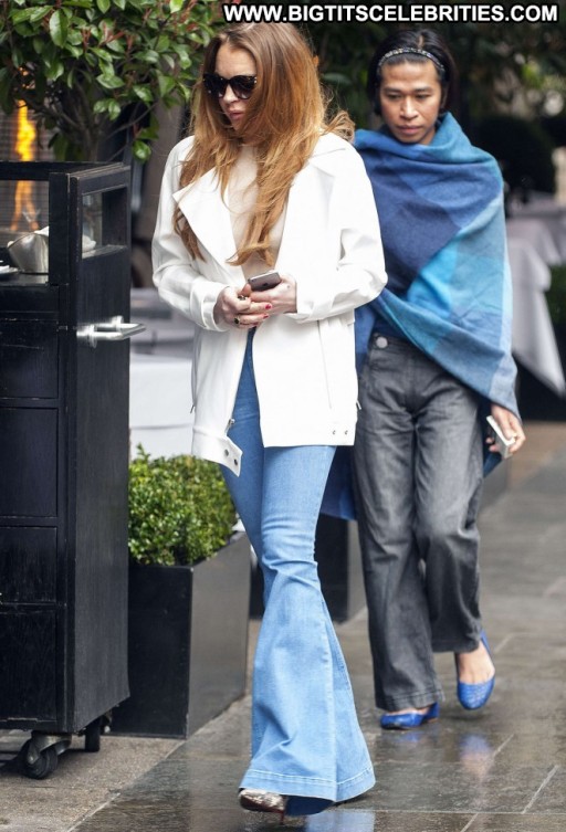 Lindsay Lohan Beautiful Paparazzi London Celebrity Babe Posing Hot Straight