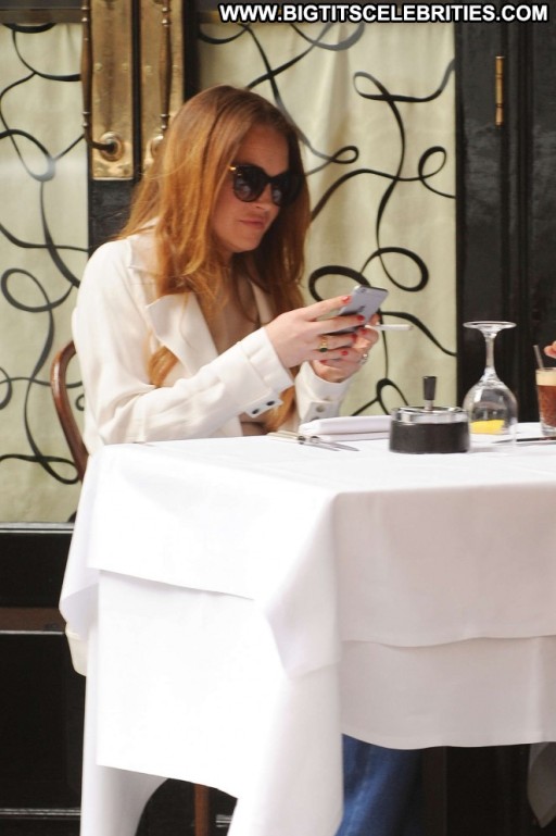 Lindsay Lohan Beautiful Paparazzi London Celebrity Babe Posing Hot Straight
