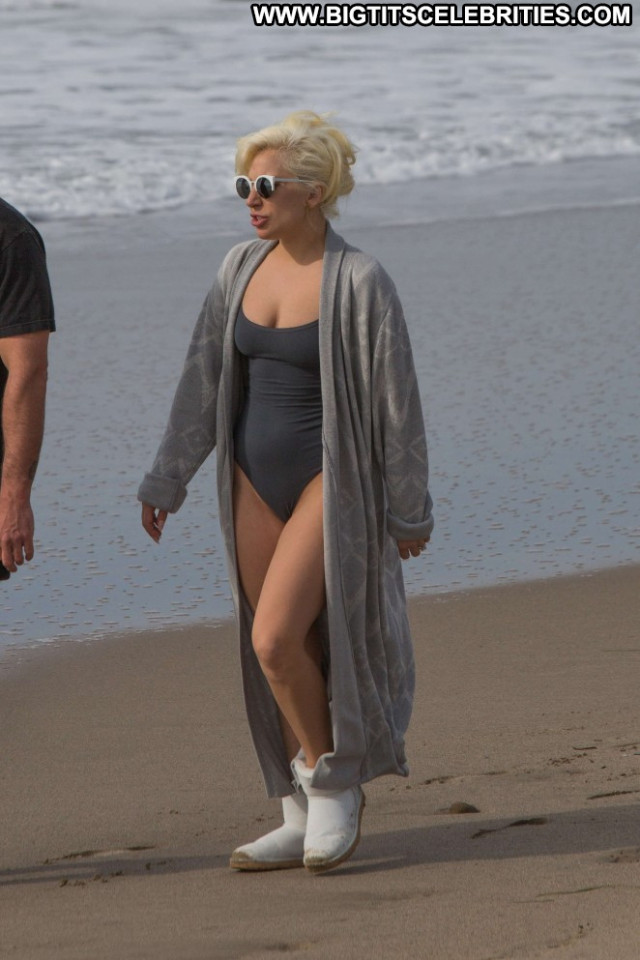 Lady Gaga The Beach In Malibu Mali Paparazzi Malibu Celebrity Posing