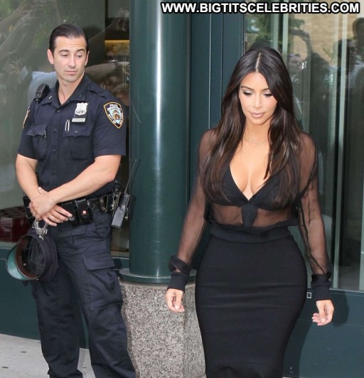 Kim Kardashian New York Posing Hot Paparazzi Celebrity Straight Babe Black Beautiful