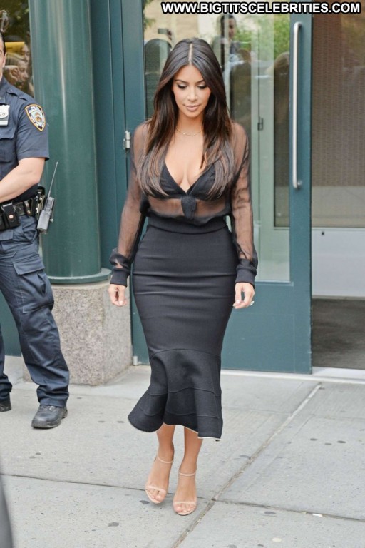 Kim Kardashian New York Posing Hot Paparazzi Celebrity Straight Babe Black Beautiful