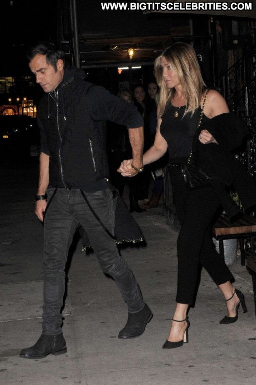 Jennifer Aniston Celebrity Beautiful Babe Posing Hot Restaurant New York Paparazzi Smile Straight