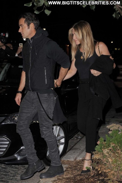 Jennifer Aniston Celebrity Beautiful Babe Posing Hot Restaurant New York Paparazzi Smile Straight