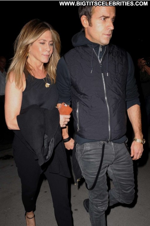 Jennifer Aniston Celebrity Beautiful Babe Posing Hot Restaurant New York Paparazzi Smile Straight