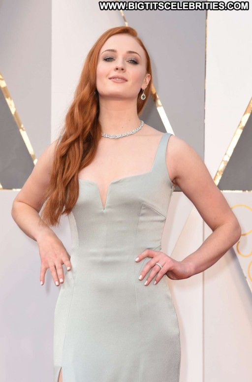 Sophie Turner Babe Paparazzi Celebrity Hollywood Posing Hot Straight Awards Beautiful