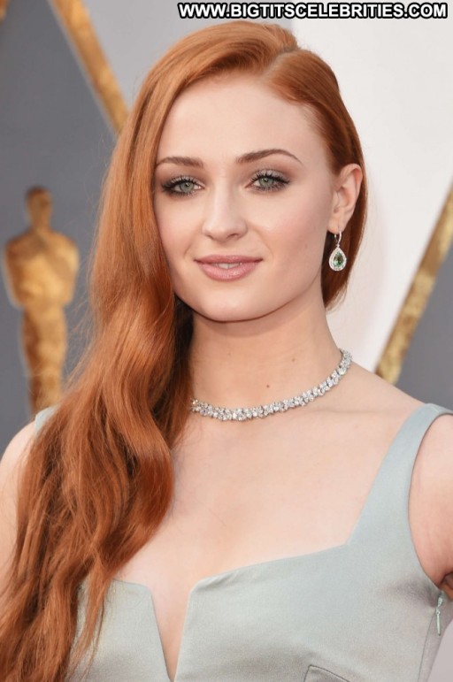 Sophie Turner Babe Paparazzi Celebrity Hollywood Posing Hot Straight Awards Beautiful