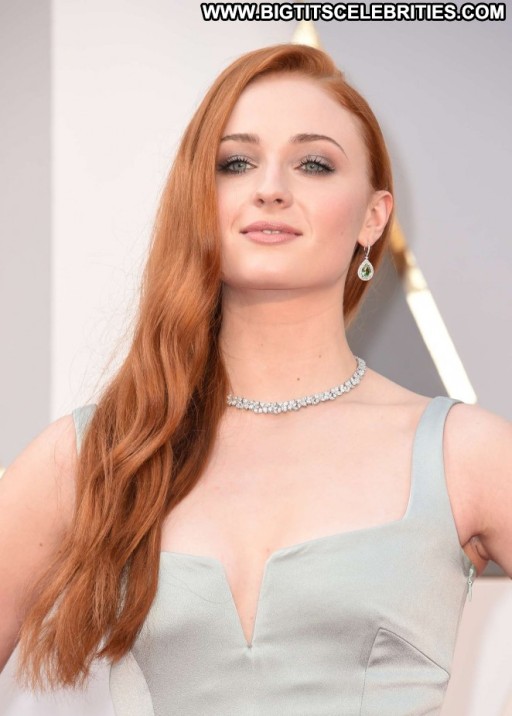 Sophie Turner Babe Paparazzi Celebrity Hollywood Posing Hot Straight Awards Beautiful