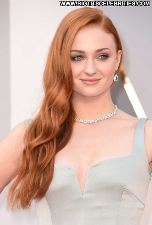 Sophie Turner Babe Paparazzi Celebrity Hollywood Posing Hot Straight Awards Beautiful