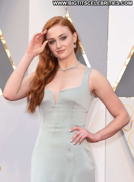 Sophie Turner Babe Paparazzi Celebrity Hollywood Posing Hot Straight Awards Beautiful