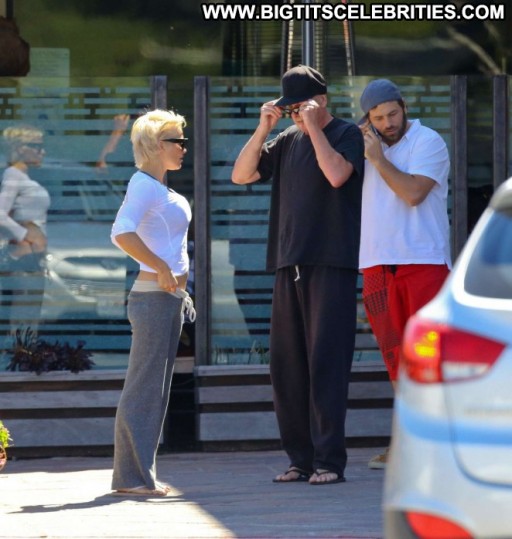 Pamela Anderson Mali Posing Hot Malibu Babe Celebrity Paparazzi Straight Beautiful