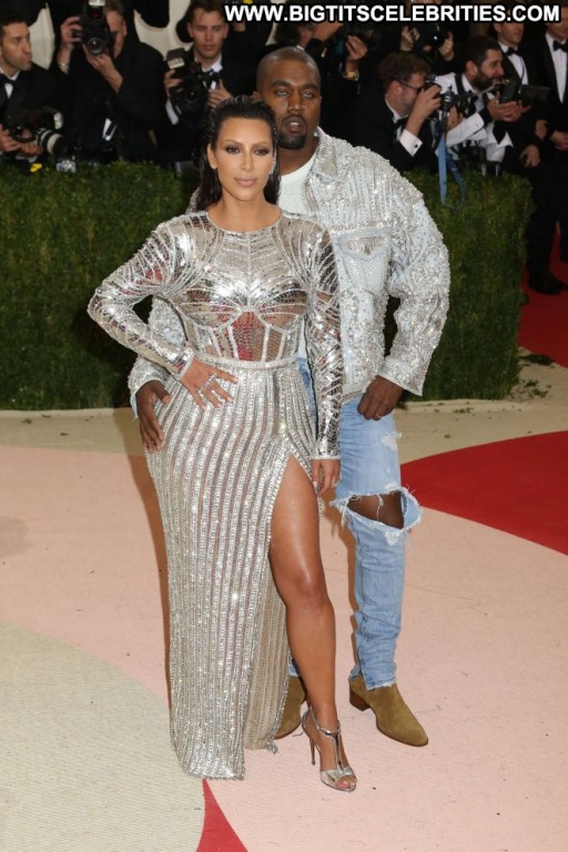 Kim Kardashian Nyc Beautiful Babe Paparazzi Celebrity Straight Posing Hot