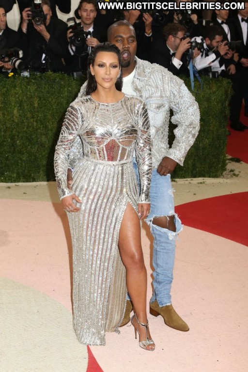 Kim Kardashian Nyc Beautiful Babe Paparazzi Celebrity Straight Posing Hot