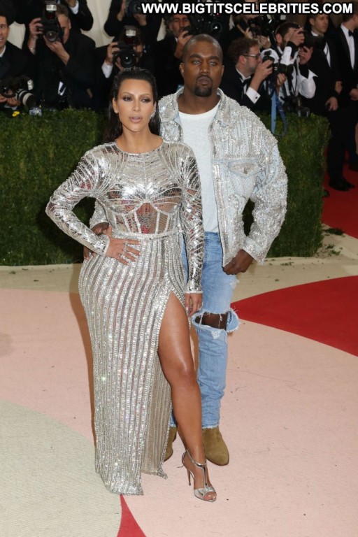 Kim Kardashian Nyc Beautiful Babe Paparazzi Celebrity Straight Posing Hot