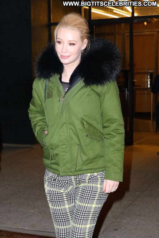 Iggy Azalea Straight Beautiful Celebrity Babe Live New York Paparazzi Posing Hot