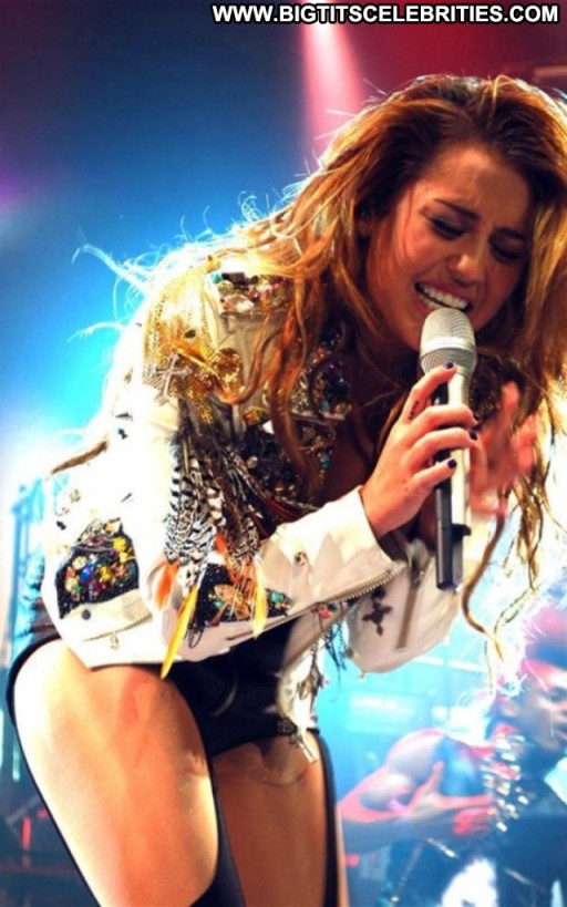 Miley Cyrus Paparazzi Babe Posing Hot Straight Celebrity Beautiful Concert
