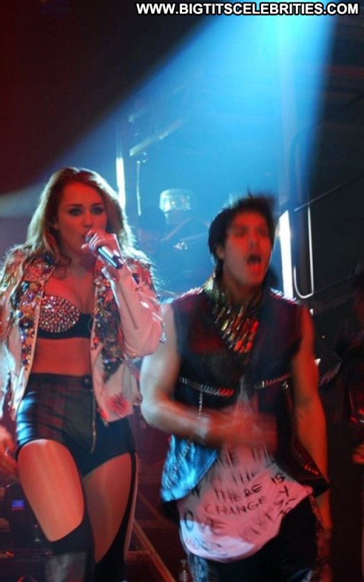 Miley Cyrus Paparazzi Babe Posing Hot Straight Celebrity Beautiful Concert
