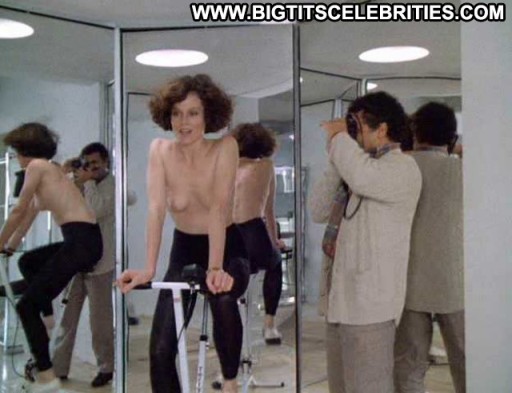 Celebrities Live Winter Bar Dad Babe Rich Hat Famous Celebrity Posing Hot Car Nude Straight Bra Sex Hot Sexy Beautiful